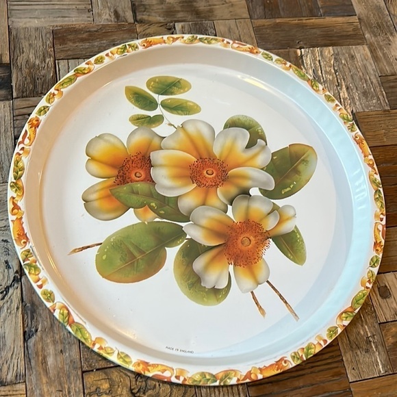 Floral Vintage Round Metal Tray Made In England - Picture 1 of 7
